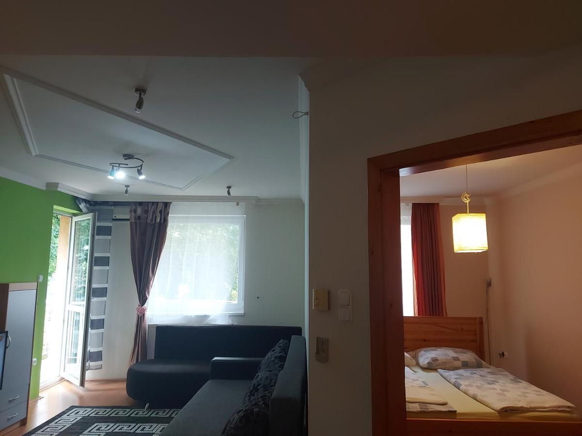 Lara Apartman Debrecen Exteriör bild