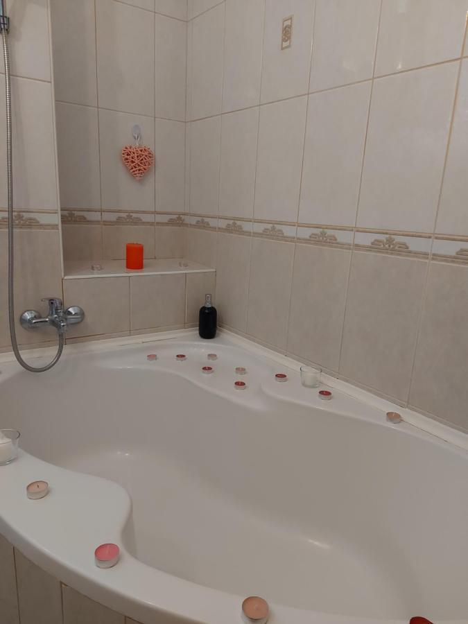 Lara Apartman Debrecen Exteriör bild